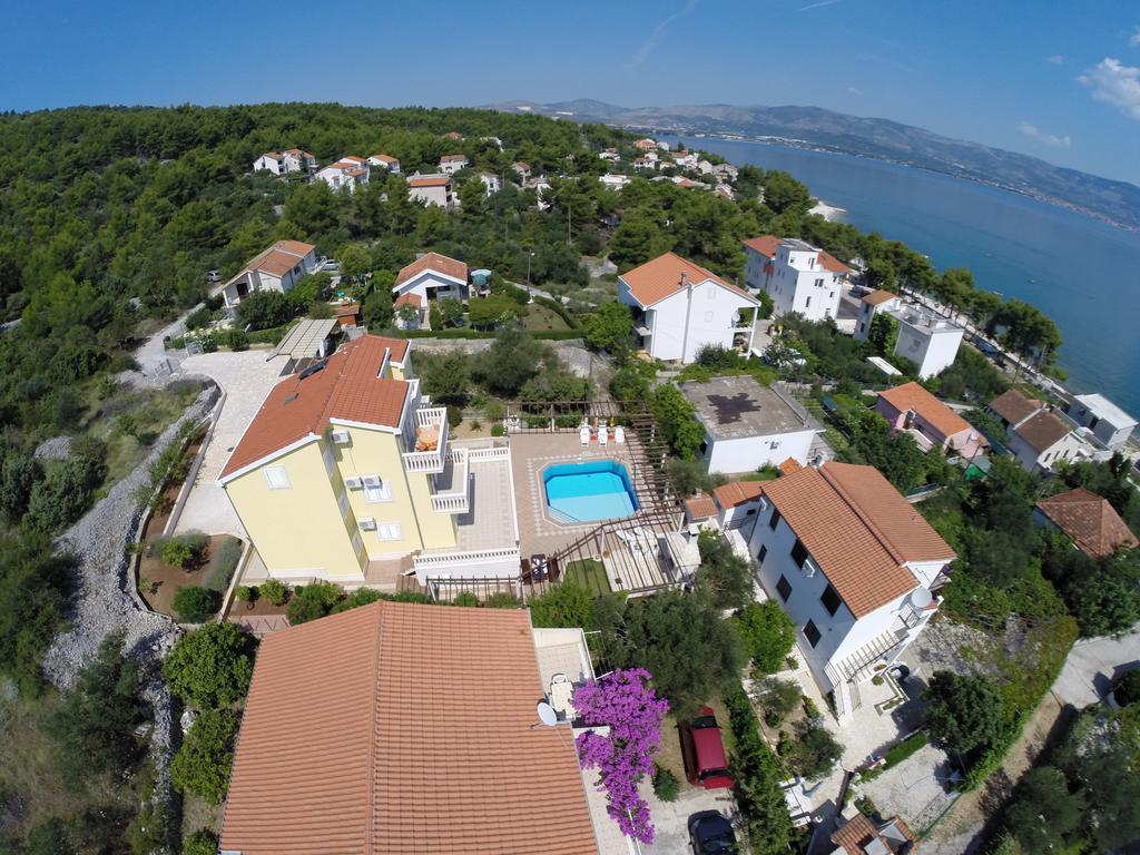Apartments Romana Slatine Exterior photo