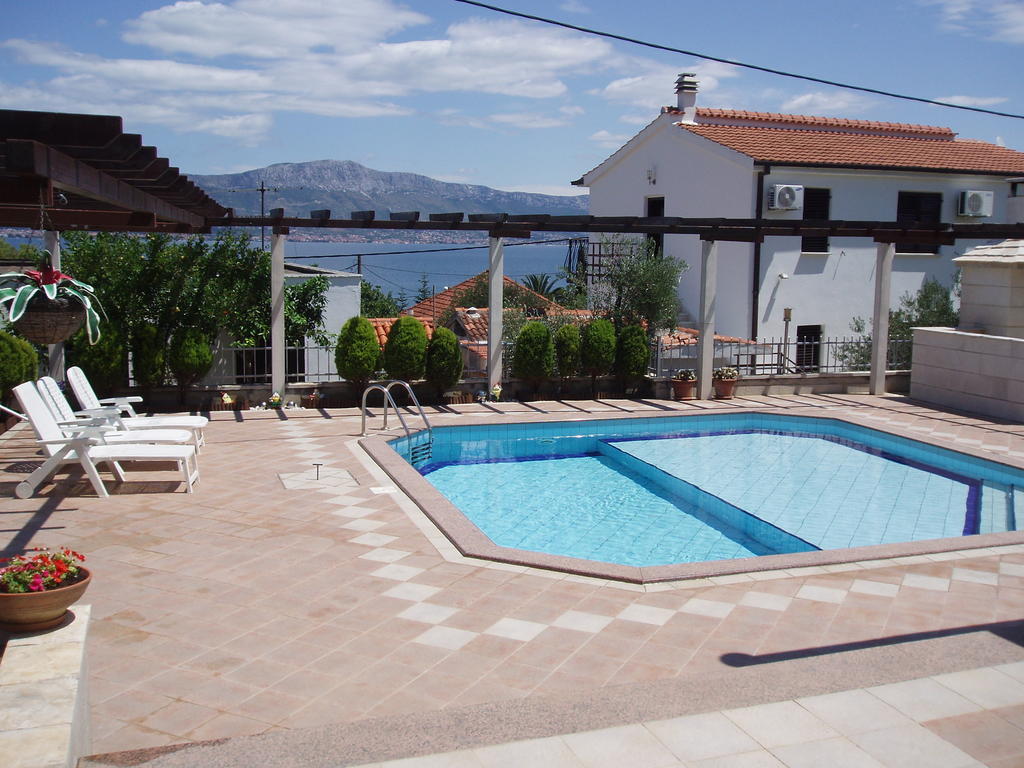 Apartments Romana Slatine Exterior photo