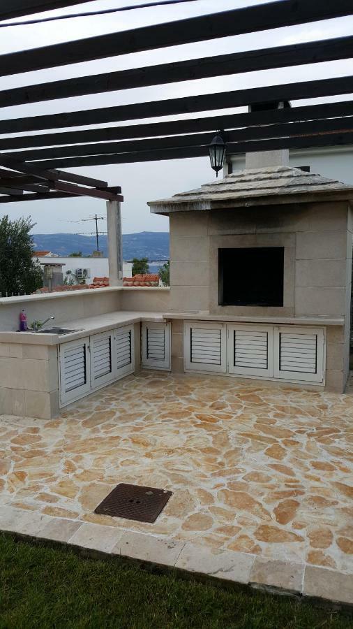 Apartments Romana Slatine Exterior photo